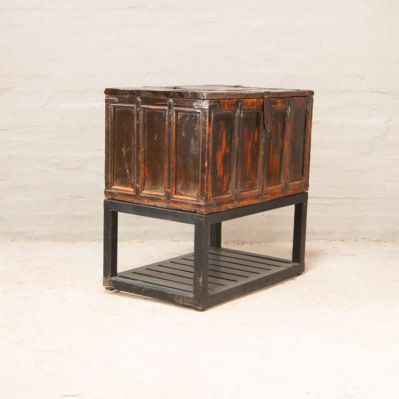 Kist on Stand