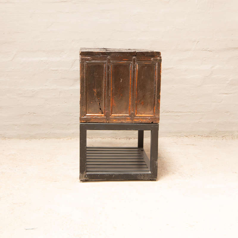 Kist on Stand