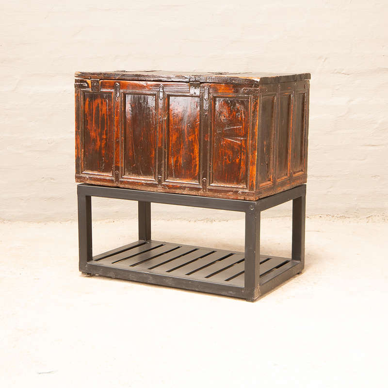 Kist on Stand
