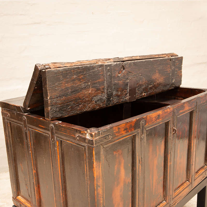 Kist on Stand