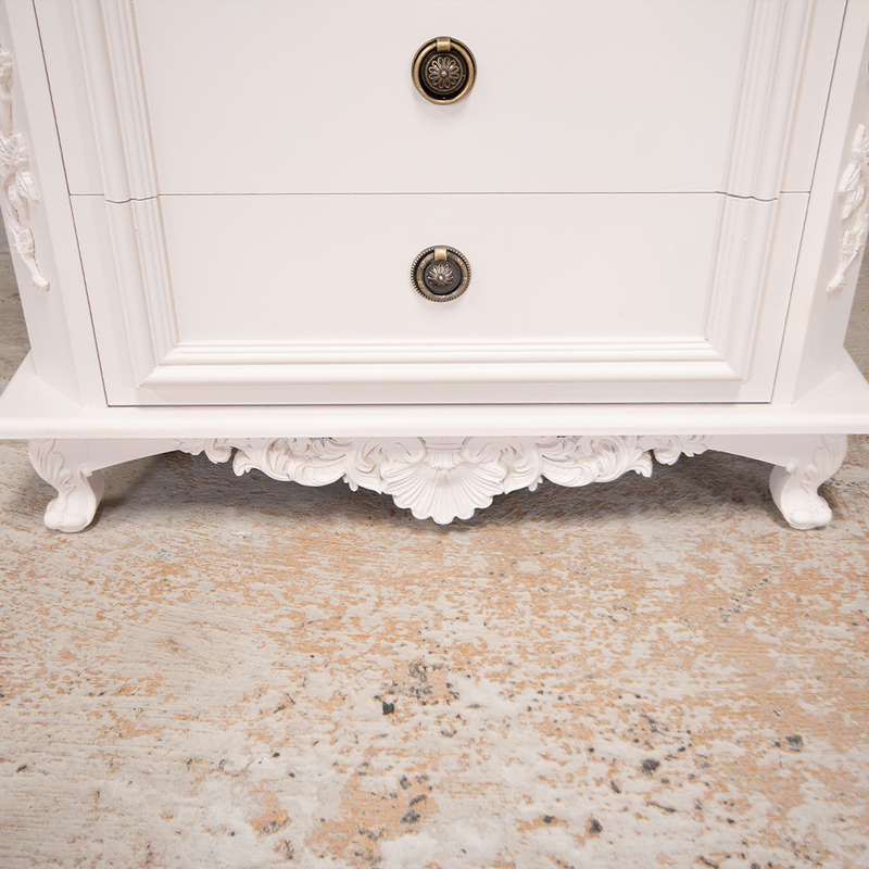 Large pedestals in white