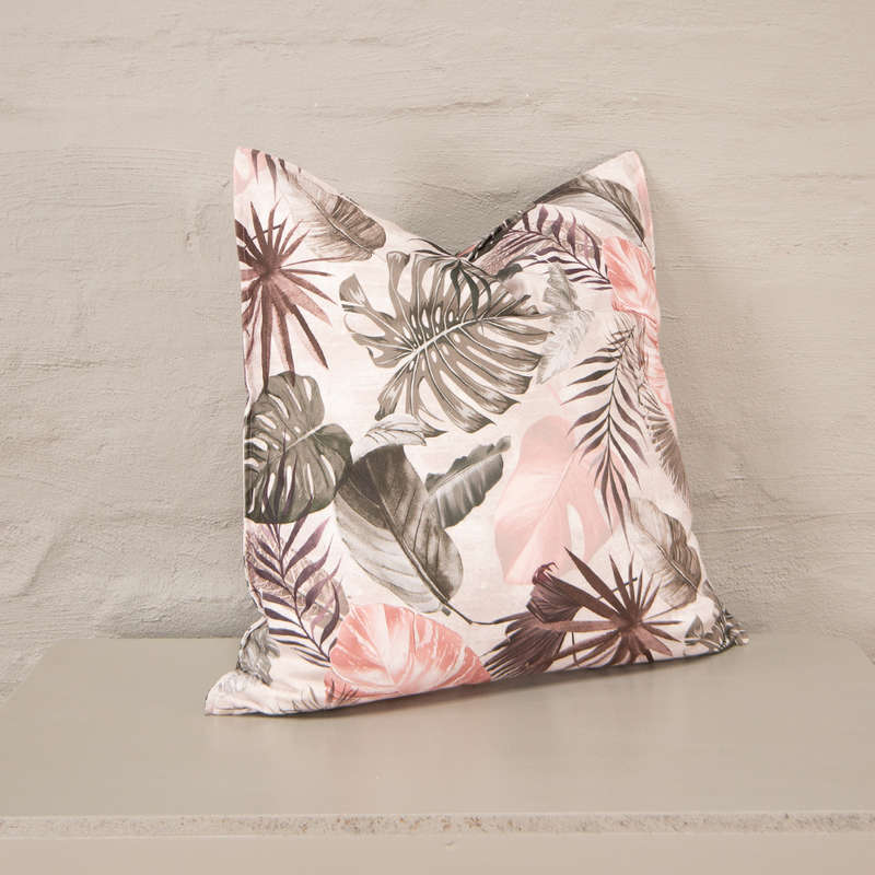 Scatter in pink and grey leaves