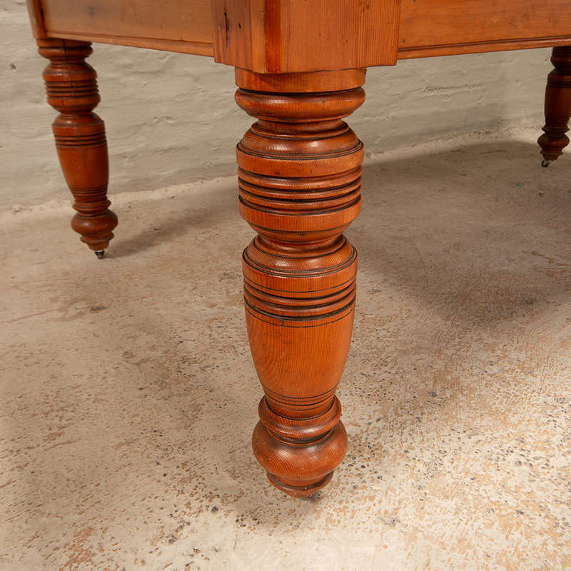 Oregon Pine and Pau Marfim Table