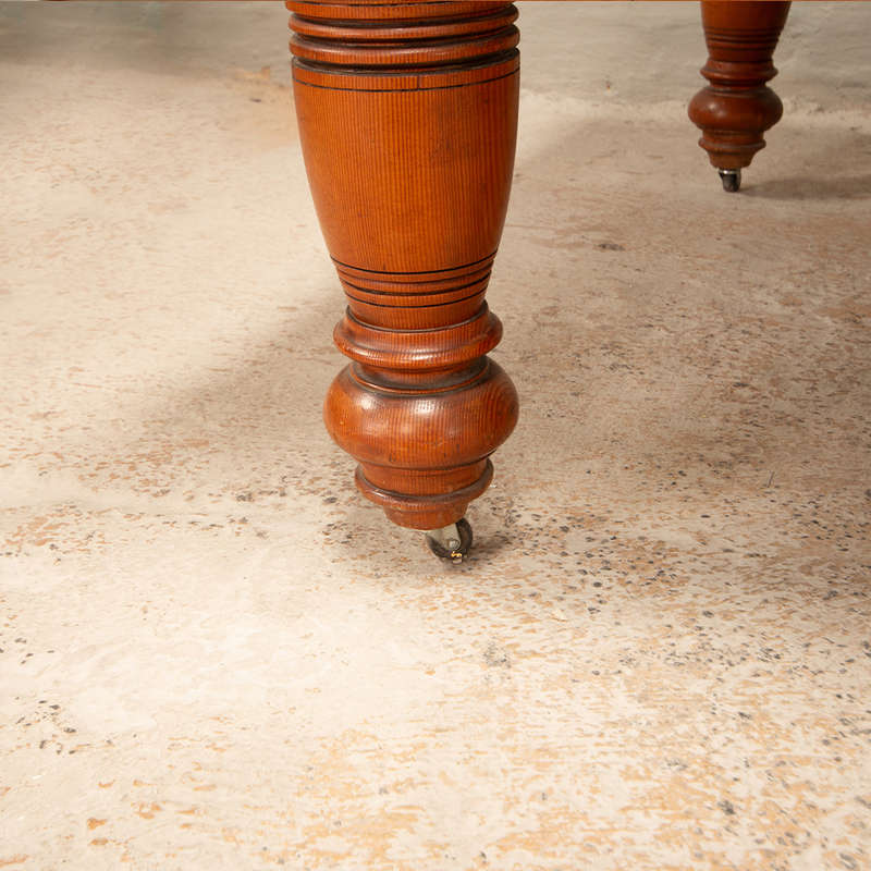 Oregon Pine and Pau Marfim Table