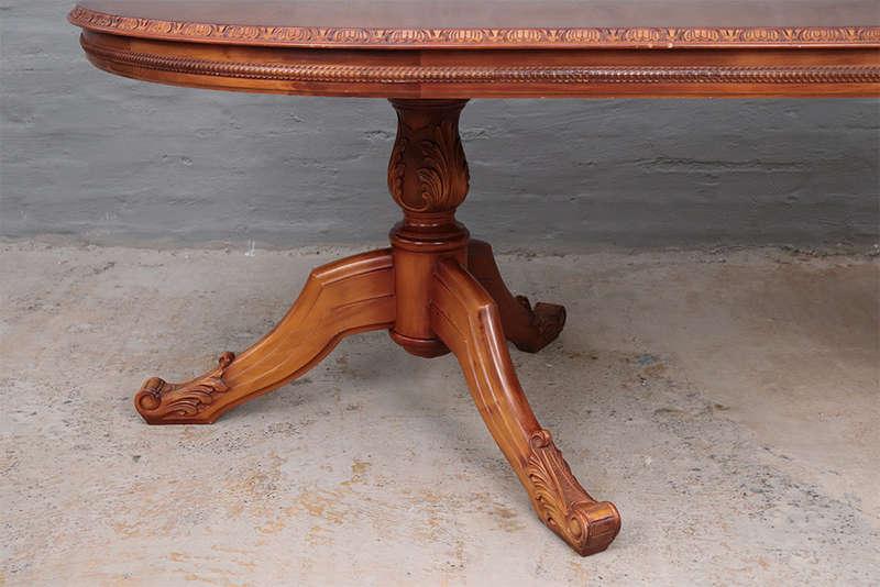 Baluster column Dining Table