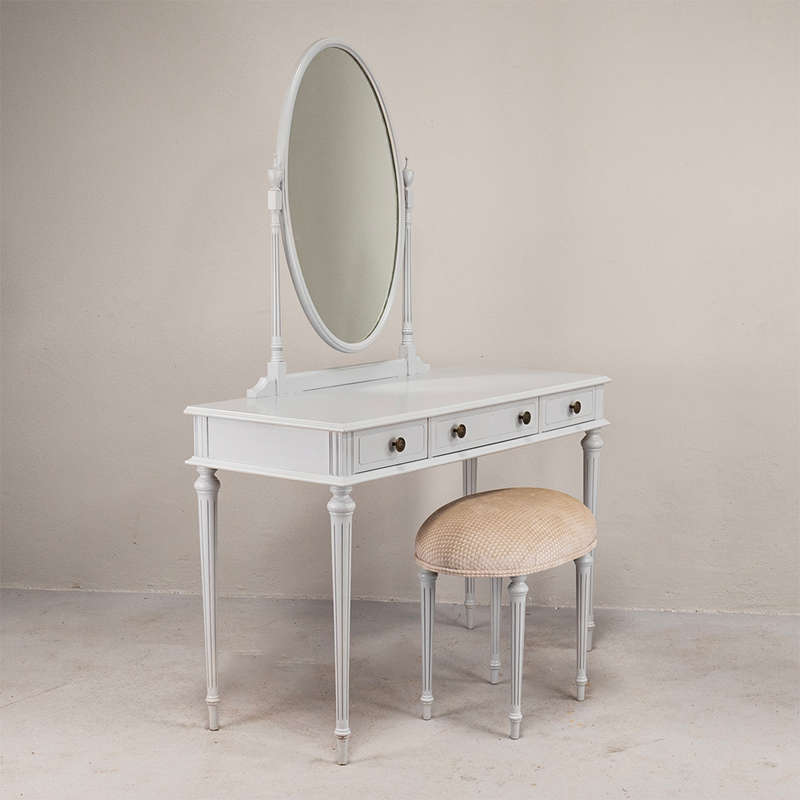 Elegant Dressing Table