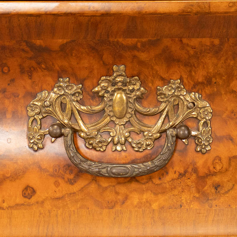 Dutch Bombe Armoire