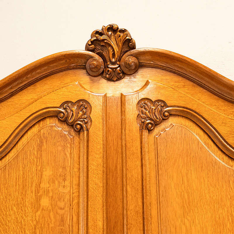 Continental Oak Four Door Cupboard