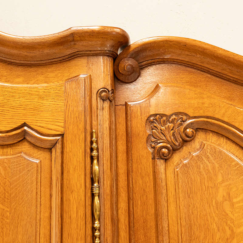 Continental Oak Four Door Cupboard