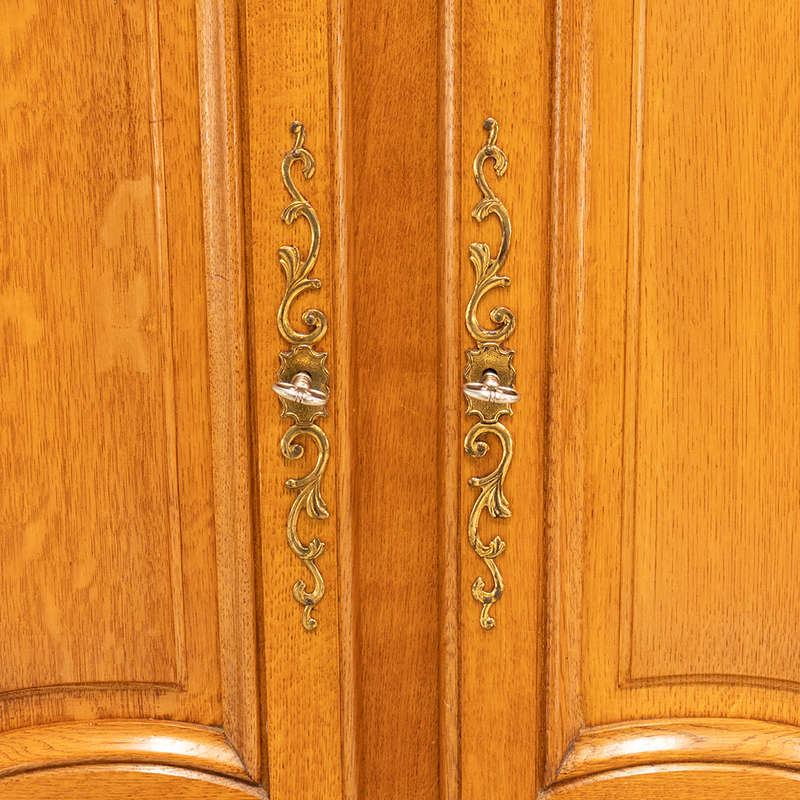 Continental Oak Four Door Cupboard