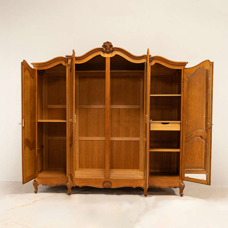 Continental Oak Four Door Cupboard