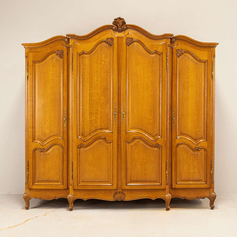 Continental Oak Four Door Cupboard