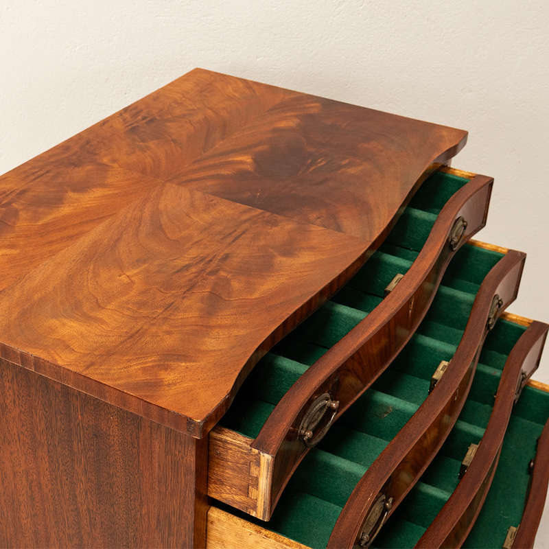 Mahogany Serpentine Chest of Drawers