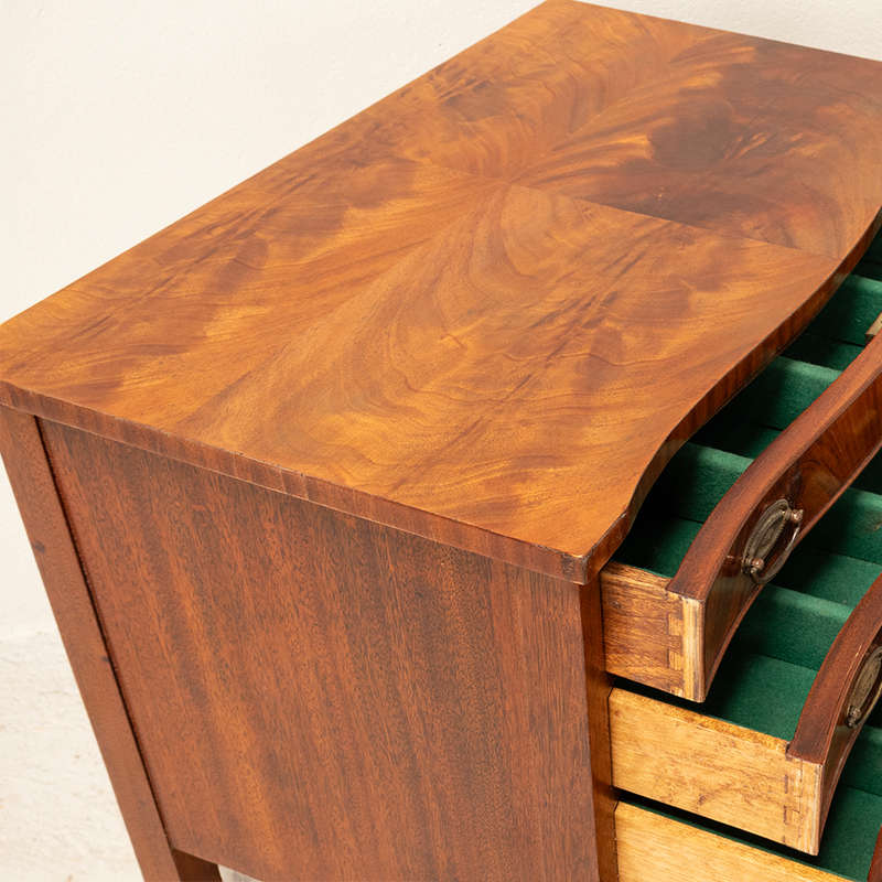 Mahogany Serpentine Chest of Drawers