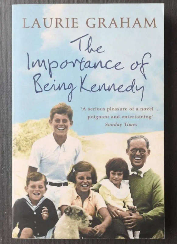 The importance of being Kennedy (Medium Softcover)