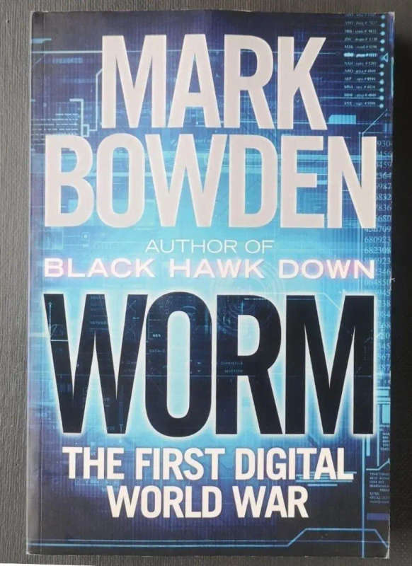 Worm - The first digital world war (Large Softcover)