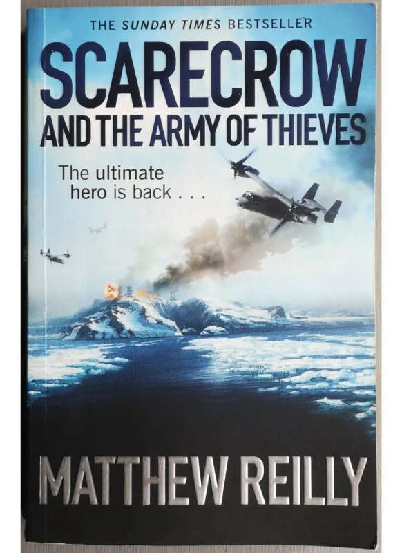 Scarecrow and the army of thieves (Medium Softcover)