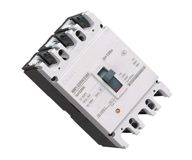 MOULDED CASE CIRCUIT BREAKER 3P 65KA 700A NM1-800H-3P-700A
