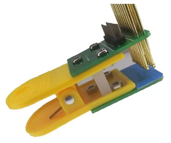 TEST CLIP WITH SPRING PROBES P=2.54 DIP08 240021