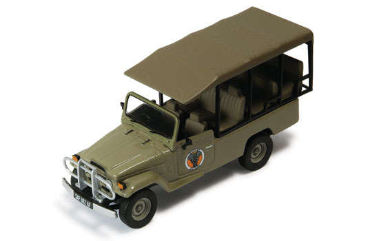 IXO: 1970 Toyota BJ S.Africa Safari Park - Beige/Maroon (CLC084) in 1:43  scale - mDiecast