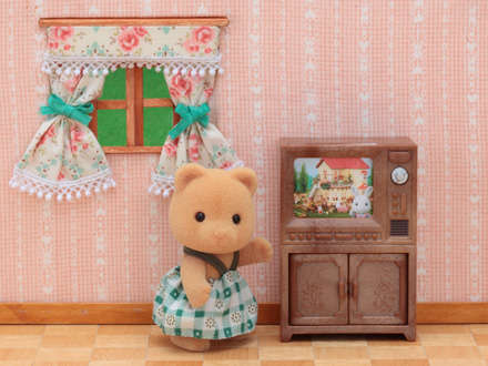 Bear Sister With Tv Set