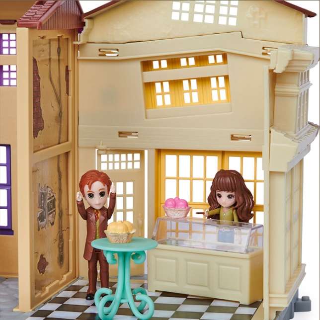 HARRY POTTER DIAGON ALLEY(HERMIONE & FRED)