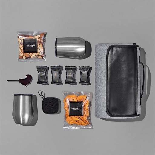 Yatta Lavishly Laden Hamper - Silver