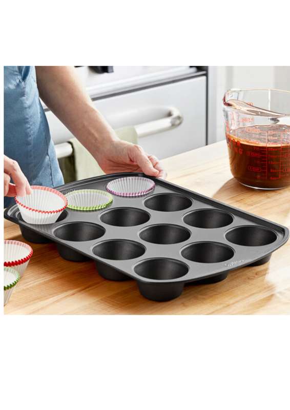 Wilton Nonstick Muffin Pan ? 38 x 26.7 cm (12-Cup)