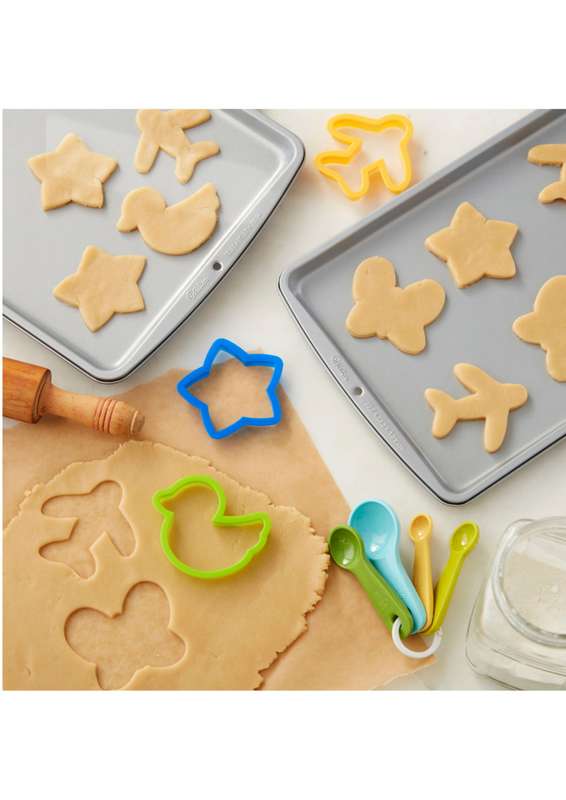 Wilton Recipe Right Cookie Sheet Set ? 3-Piece Non-Stick Baking Sheet Set