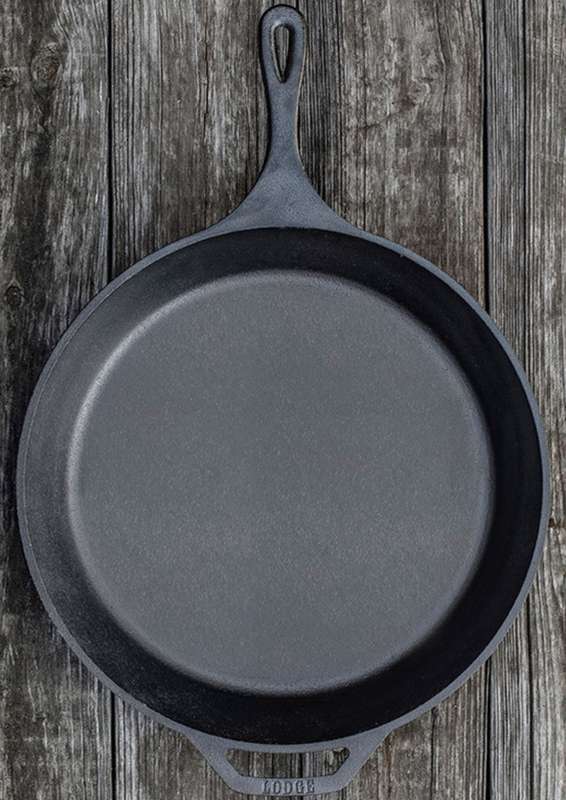 Lodge Cast Iron 15 Inch Seasoned Cast Iron Skillet