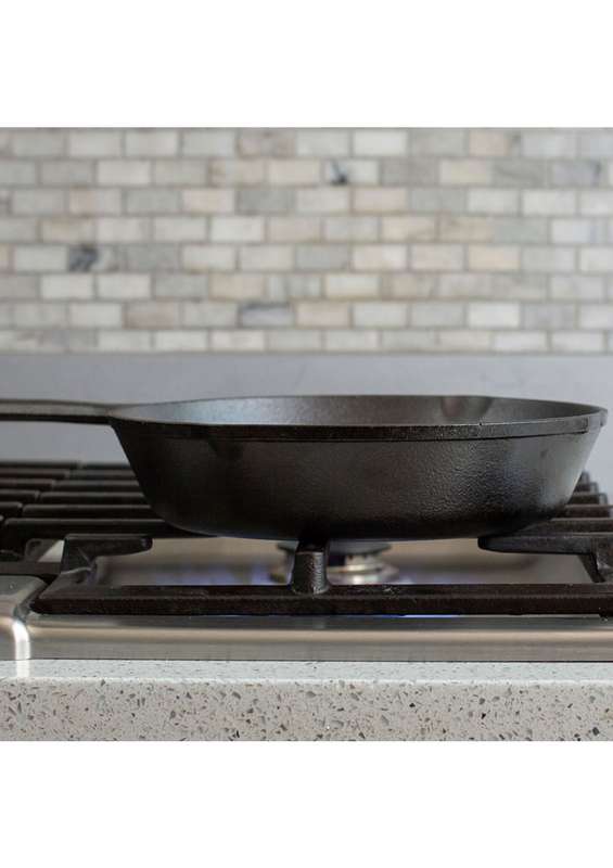 Lodge Cast Iron 9 Inch Seasoned Cast Iron Skillet