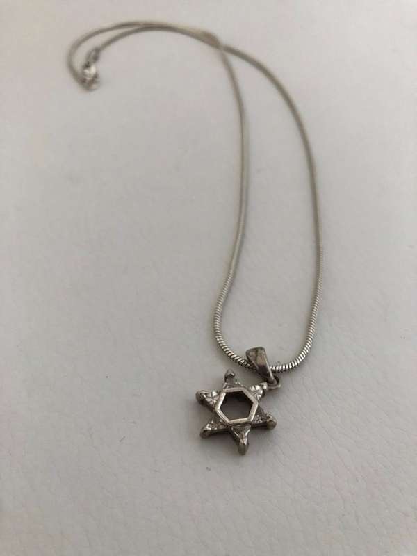 Necklace - Magen David Pendant With White Stones On Chain. Silver Colour #ML141
