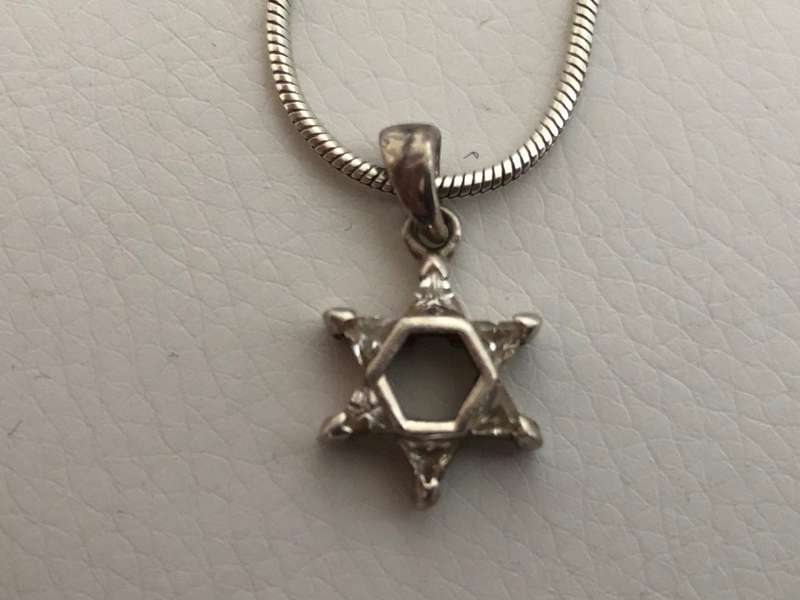 Necklace - Magen David Pendant With White Stones On Chain. Silver Colour #ML141