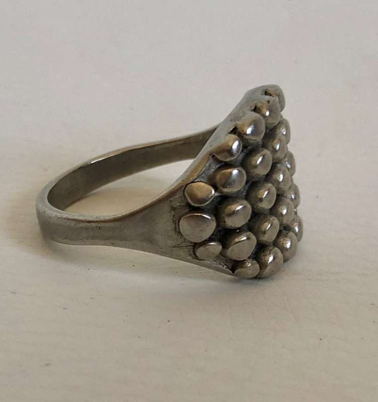 Ring - Silver Tone Oval Ring with Bobbles ML312 R395.00 | Size W