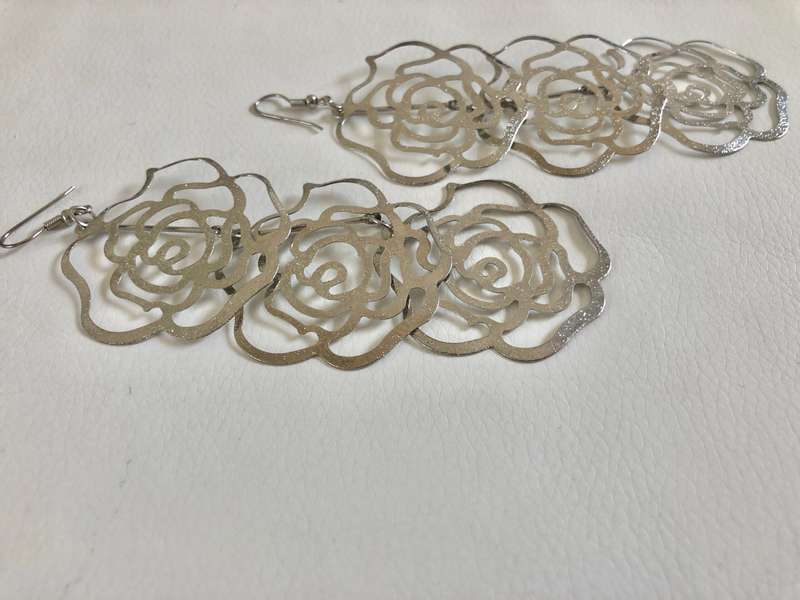 Earrings - Silver Tone Light Weight Drops - 3 Layer Flowers #ML268