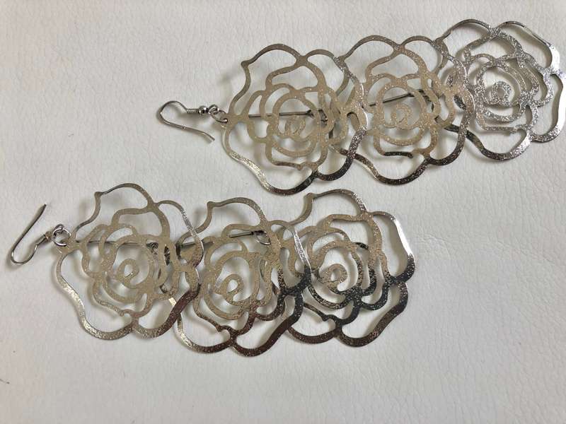 Earrings - Silver Tone Light Weight Drops - 3 Layer Flowers #ML268