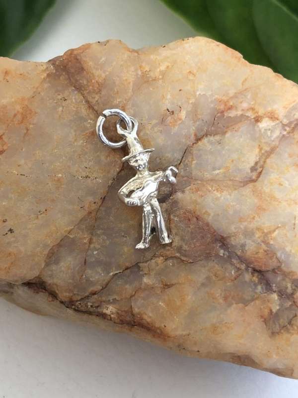 Charm - Silver Man Playing Violin #ML373