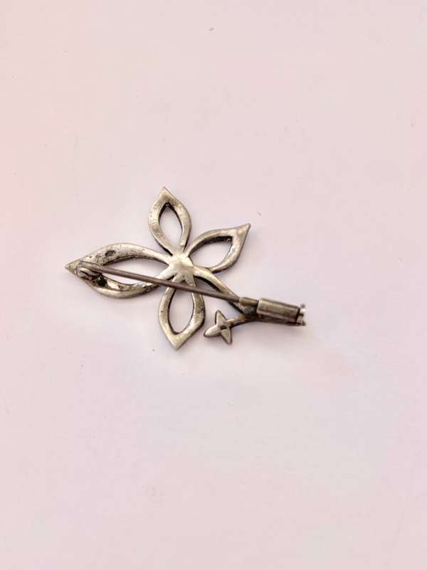 Brooch - Vintage Marcasite Flower Brooch. Silver Colour #ML986