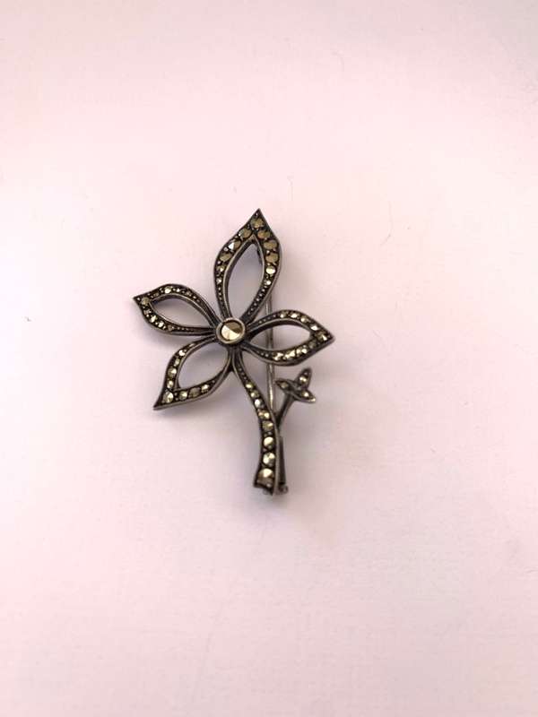 Brooch - Vintage Marcasite Flower Brooch. Silver Colour #ML986