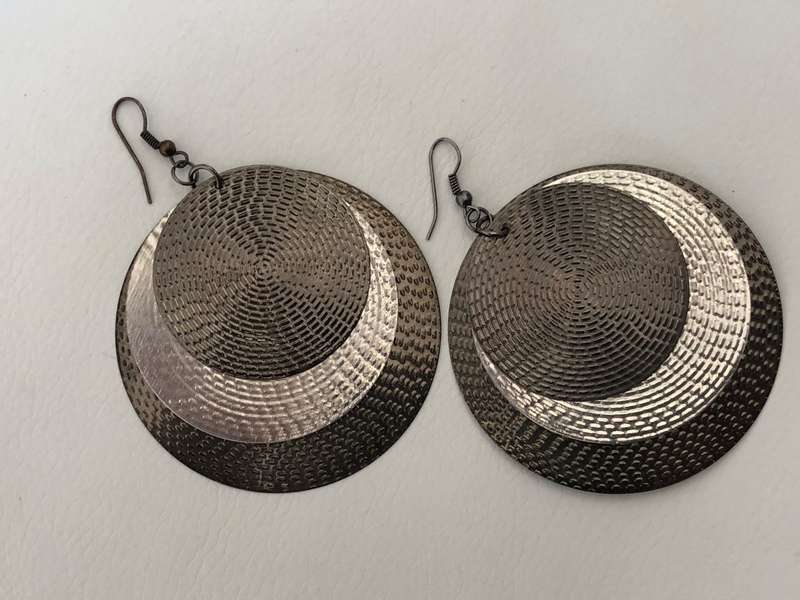 Earrings - Silver Tone Round Disks With Shepherds Hooks #ML449