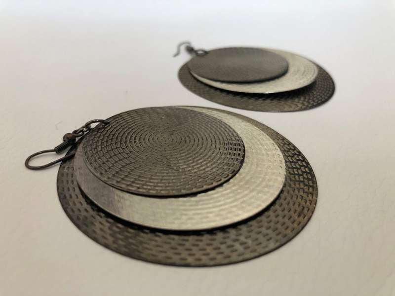 Earrings - Silver Tone Round Disks With Shepherds Hooks #ML449