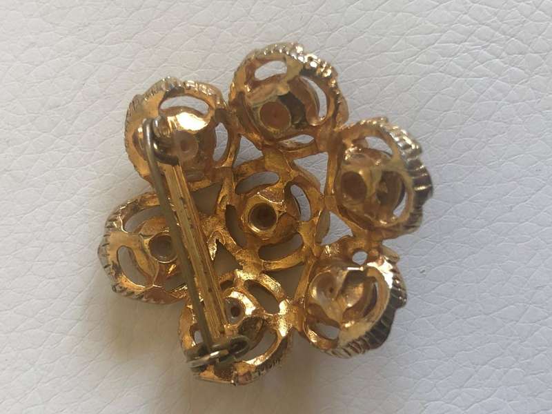 Gold Plated Flower Design Brooch With Amber Colour Stones #ML426 | Dimensions: 35mm in Diameter