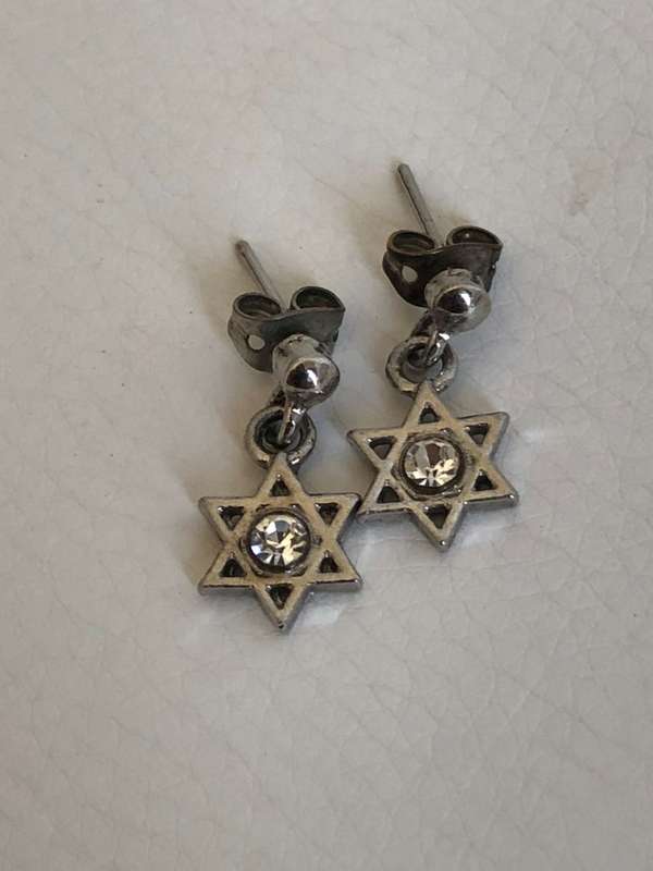 Silver Tone Stud Earrings With Magen David Drops. Clear Stone in Centre of magen David #ML435 R18...