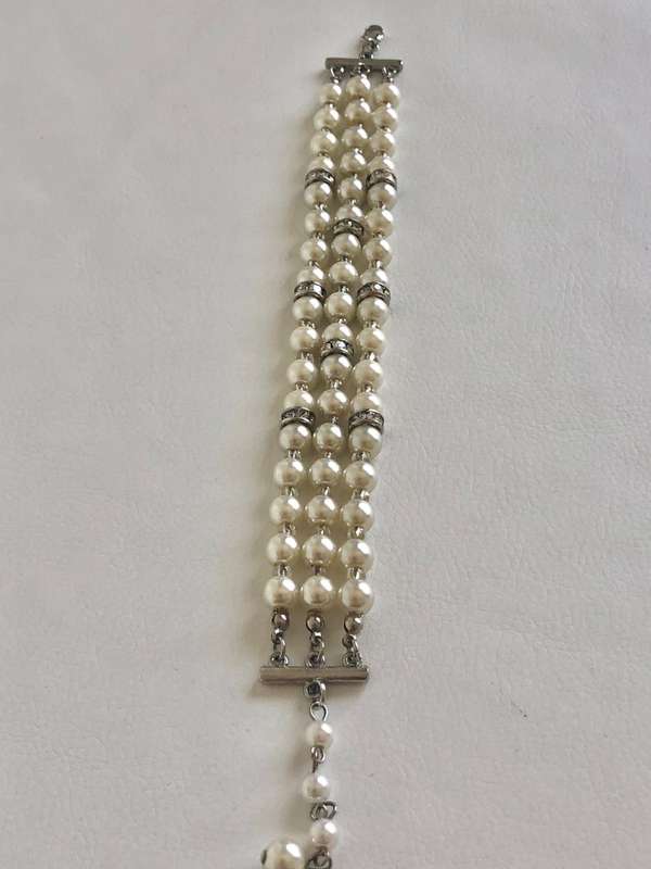 Bracelet With Silver Tone Clasp - 3 strands With Pearly Beads and Diamante circles #ML505| Dimens...