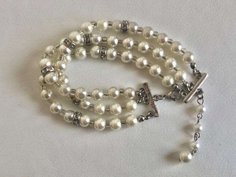 Bracelet With Silver Tone Clasp - 3 strands With Pearly Beads and Diamante circles #ML505| Dimens...