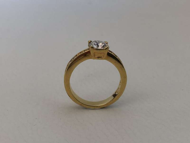 Ring - Gold Plated Swarovski Band, Stone in Claw Setting With White Stones on Sides #ML545