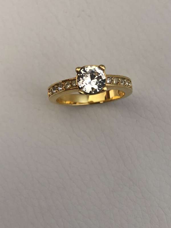Ring - Gold Plated Swarovski Band, Stone in Claw Setting With White Stones on Sides #ML545