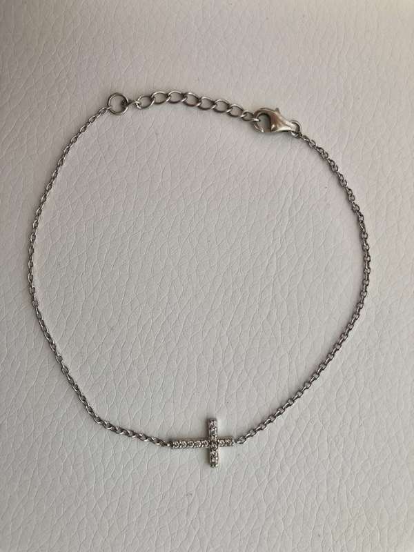 925 Silver Bracelet, Thin Chain & Cross #ML570 R495.00 | Dimensions: Bracelet is 225mm in Length,...