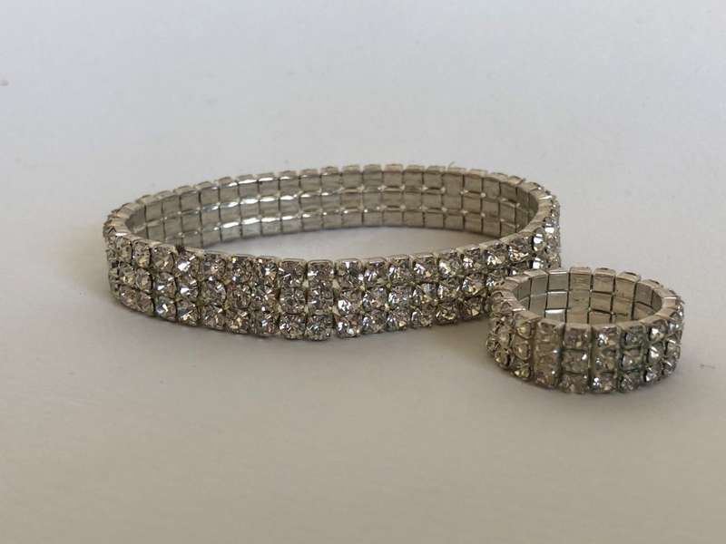 Jewellery Set - Elastic Bracelet and Ring - Diamante (Ring Size N)