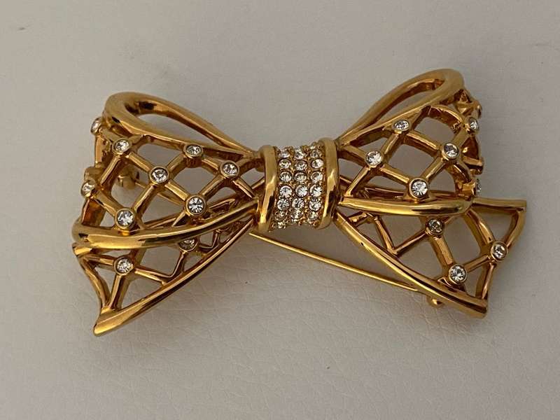 Gold Tone Brooch - Bow Mesh Design with Diamante Swarovki Crystal Stones #ML599 R300.00 | Dimensi...